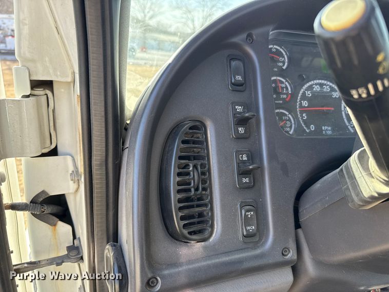 image for item ES5724 2019 Freightliner M2106 bucket truck