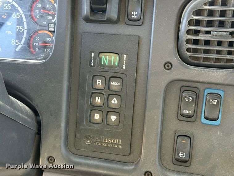 image for item ES5724 2019 Freightliner M2106 bucket truck