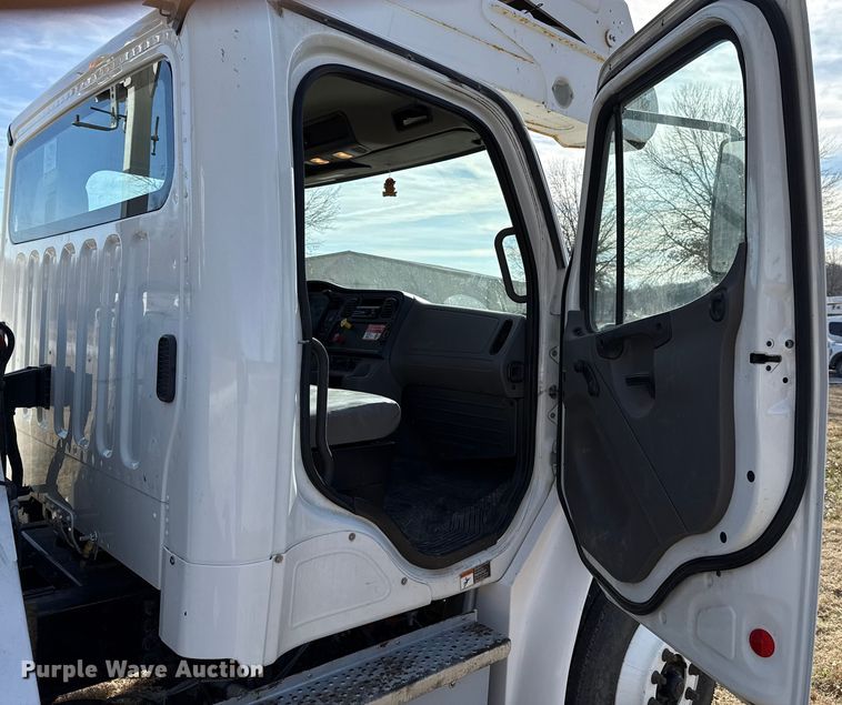 image for item ES5724 2019 Freightliner M2106 bucket truck