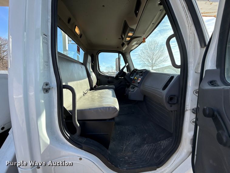 image for item ES5724 2019 Freightliner M2106 bucket truck