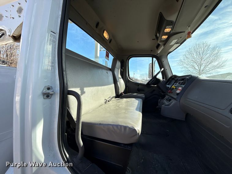 image for item ES5724 2019 Freightliner M2106 bucket truck