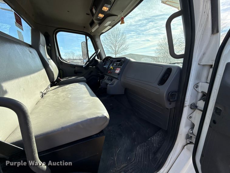 image for item ES5724 2019 Freightliner M2106 bucket truck