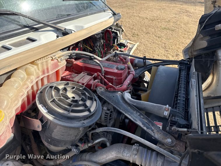 image for item ES5724 2019 Freightliner M2106 bucket truck