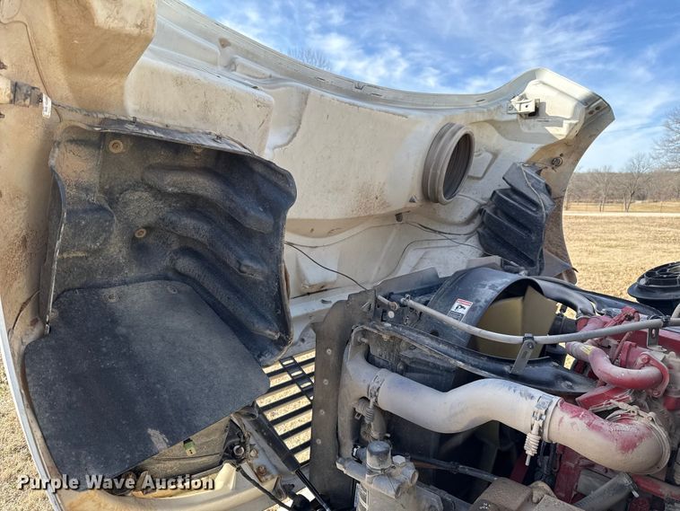 image for item ES5724 2019 Freightliner M2106 bucket truck