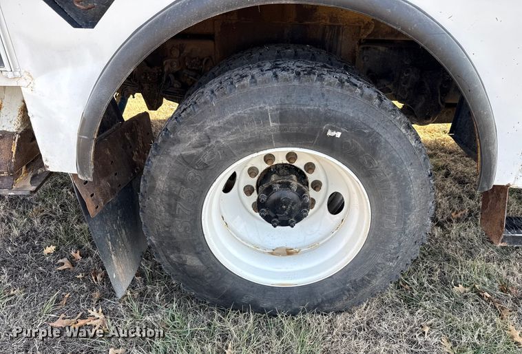 image for item ES5724 2019 Freightliner M2106 bucket truck