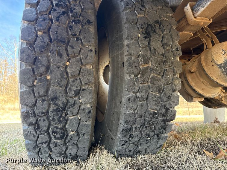 image for item ES5724 2019 Freightliner M2106 bucket truck