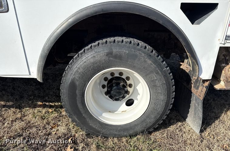 image for item ES5724 2019 Freightliner M2106 bucket truck