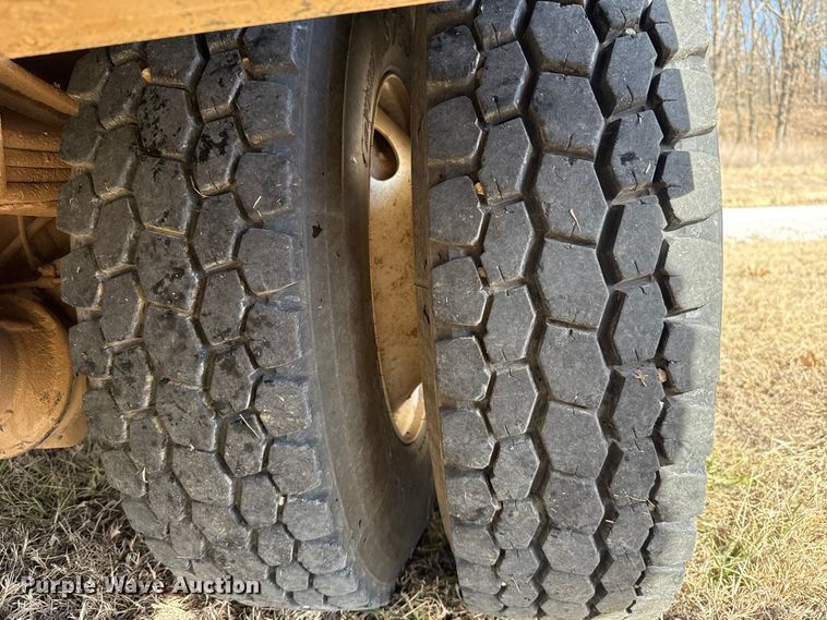 image for item ES5724 2019 Freightliner M2106 bucket truck