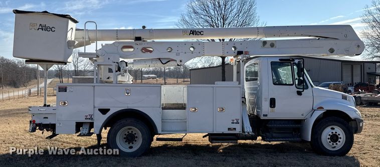 image for item ES5725 2019 International 4300  bucket truck