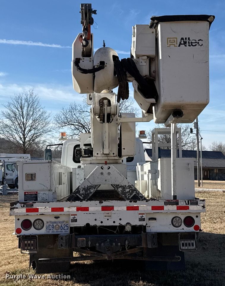 image for item ES5725 2019 International 4300  bucket truck