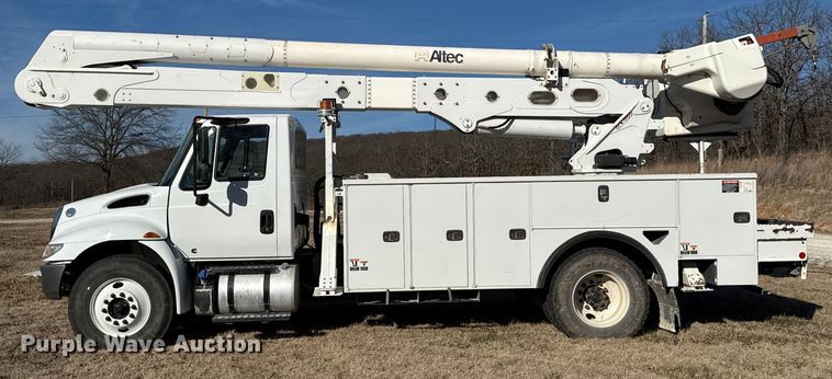 image for item ES5725 2019 International 4300  bucket truck