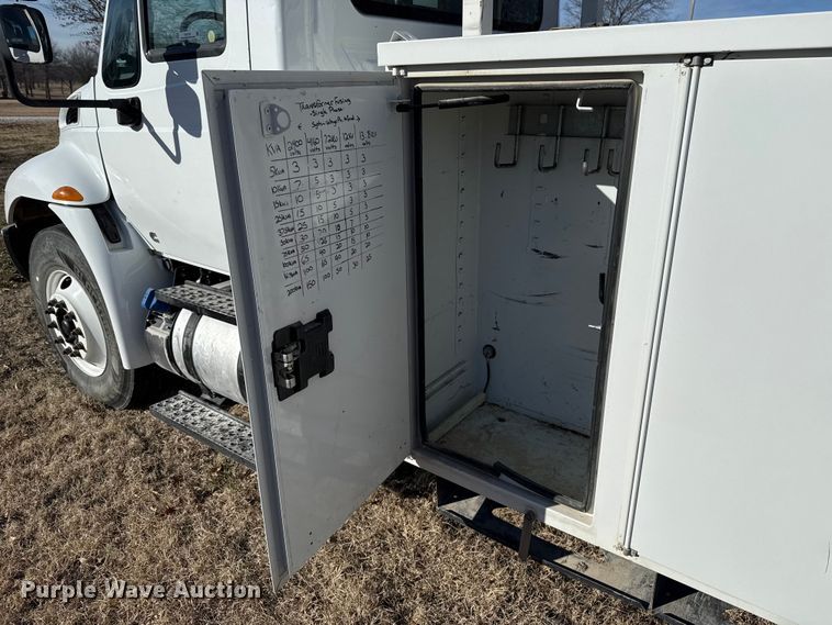 image for item ES5725 2019 International 4300  bucket truck