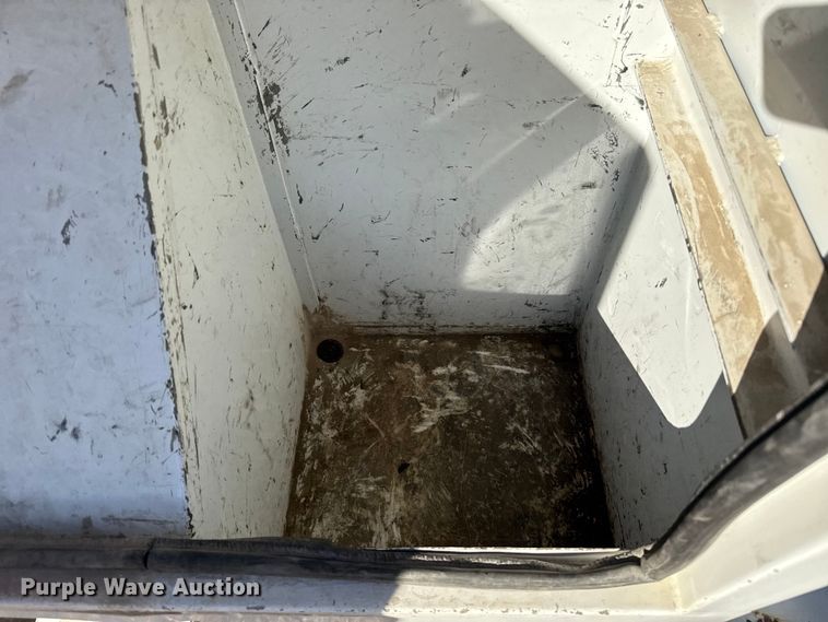 image for item ES5725 2019 International 4300  bucket truck