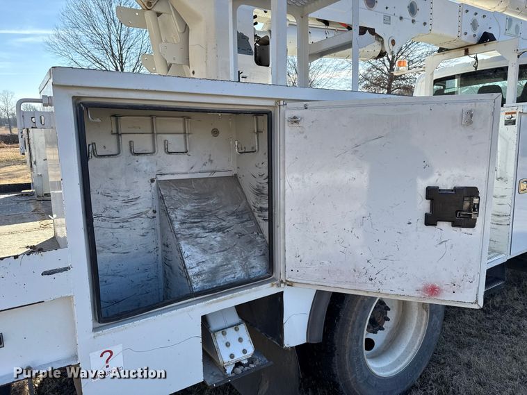 image for item ES5725 2019 International 4300  bucket truck