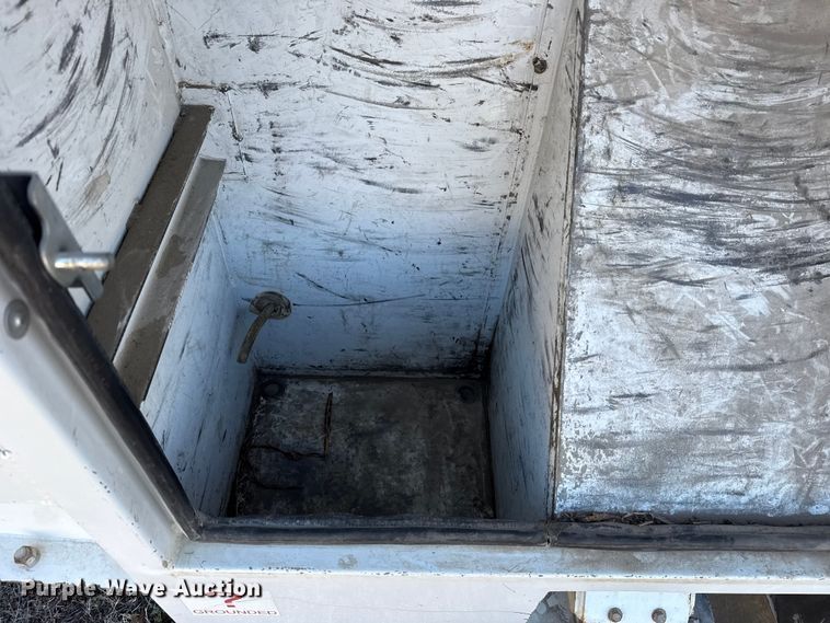 image for item ES5725 2019 International 4300  bucket truck