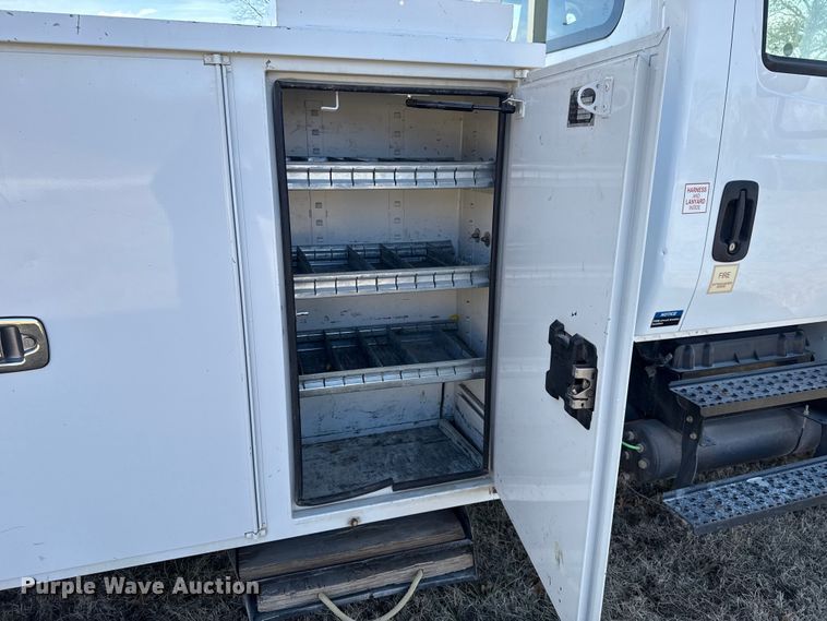 image for item ES5725 2019 International 4300  bucket truck