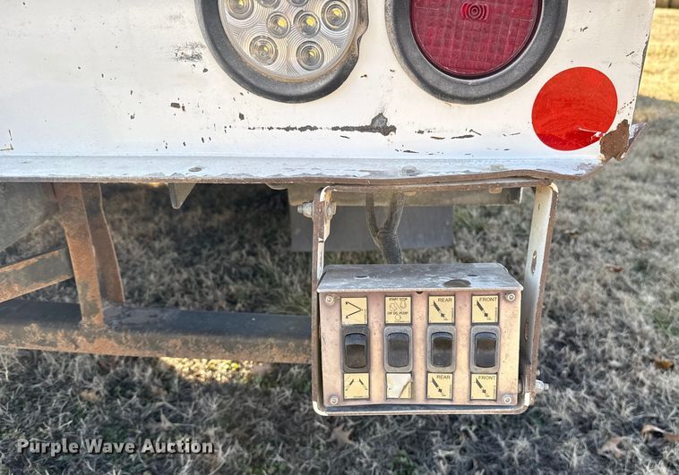 image for item ES5725 2019 International 4300  bucket truck