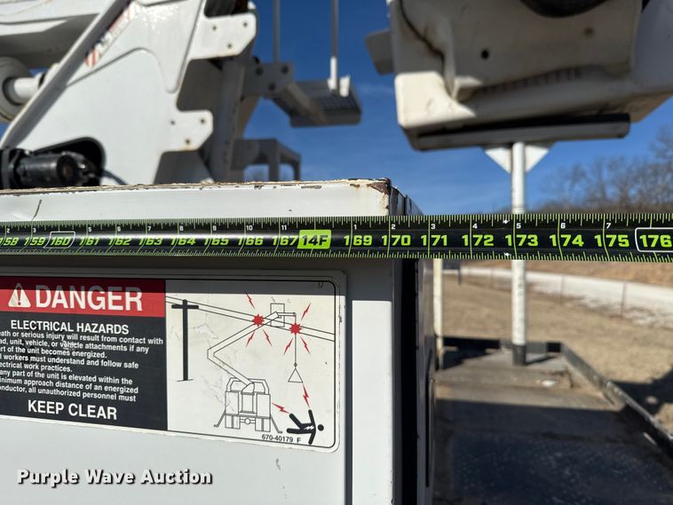 image for item ES5725 2019 International 4300  bucket truck