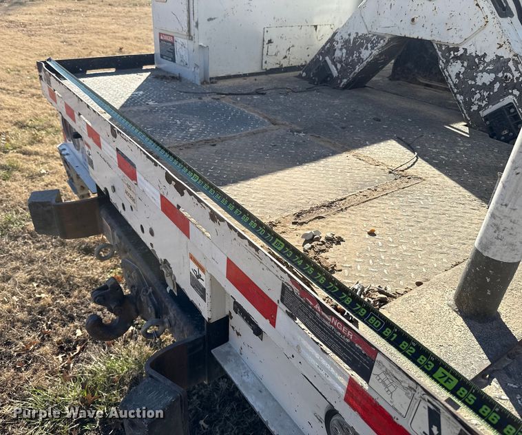 image for item ES5725 2019 International 4300  bucket truck