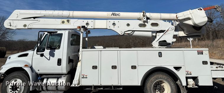 image for item ES5725 2019 International 4300  bucket truck