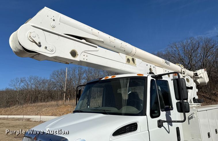 image for item ES5725 2019 International 4300  bucket truck