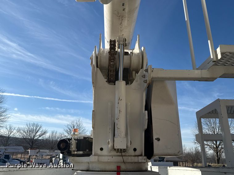 image for item ES5725 2019 International 4300  bucket truck