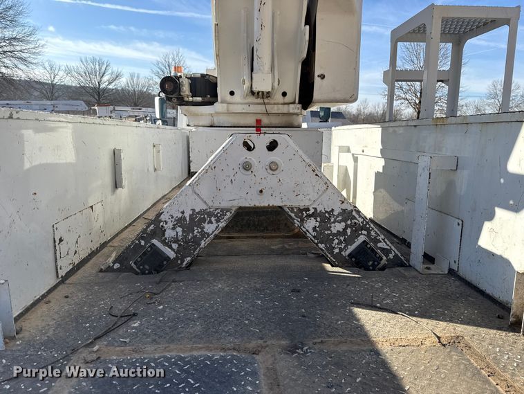 image for item ES5725 2019 International 4300  bucket truck