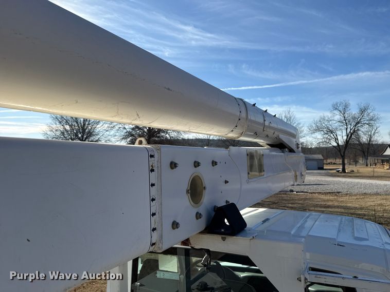 image for item ES5725 2019 International 4300  bucket truck