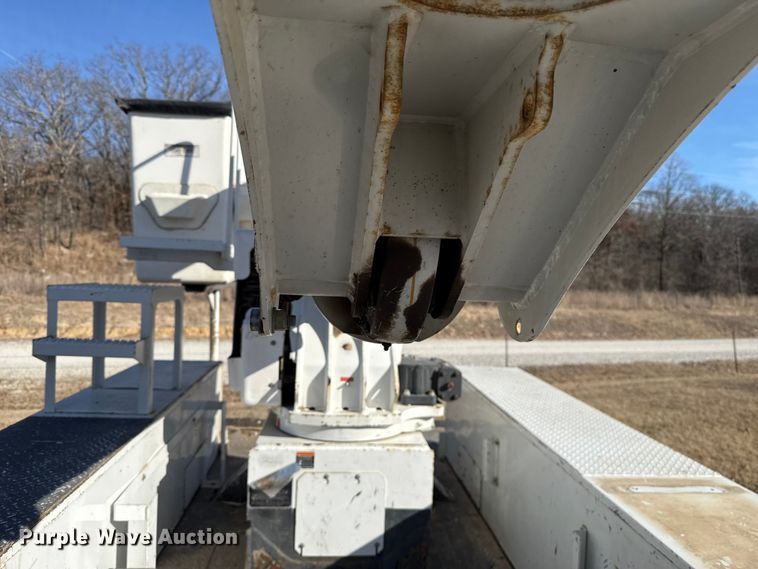 image for item ES5725 2019 International 4300  bucket truck