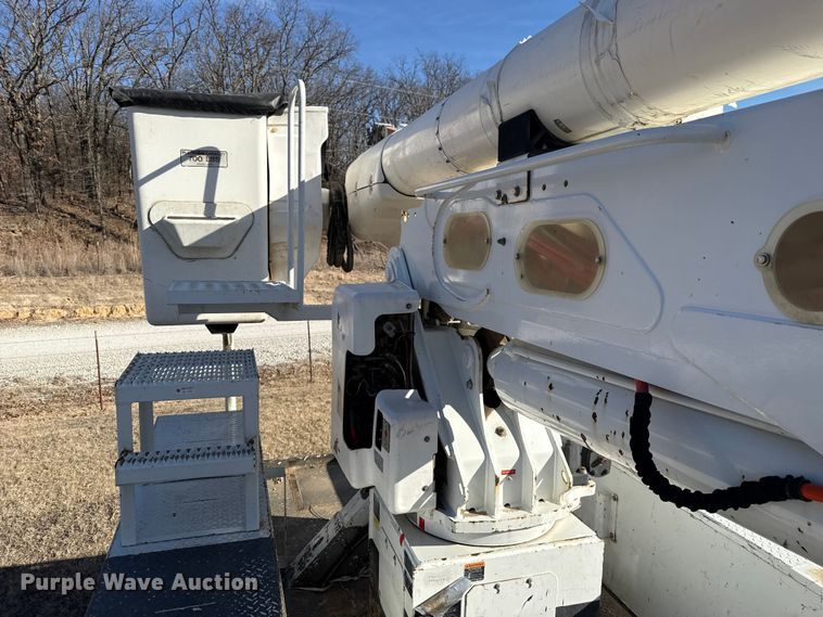 image for item ES5725 2019 International 4300  bucket truck