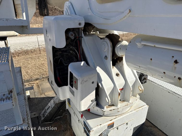 image for item ES5725 2019 International 4300  bucket truck