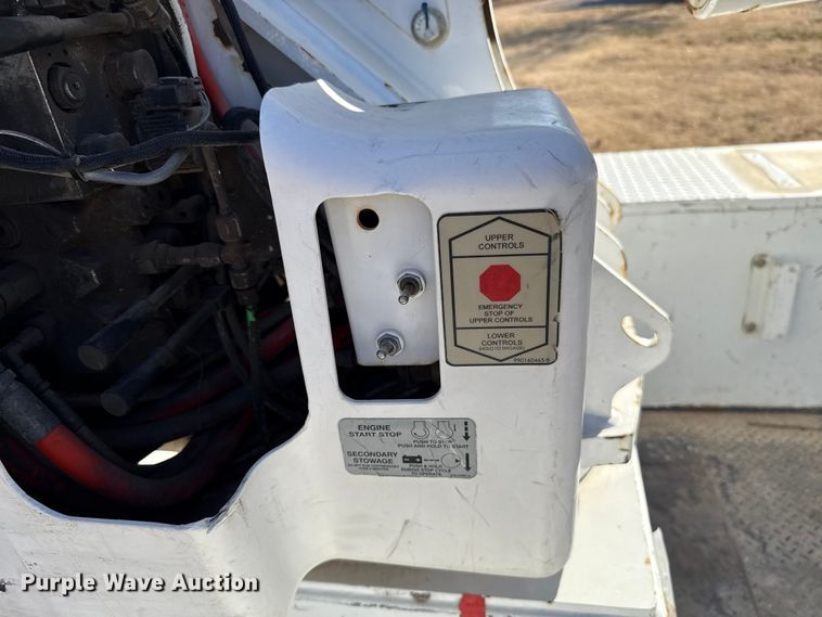 image for item ES5725 2019 International 4300  bucket truck