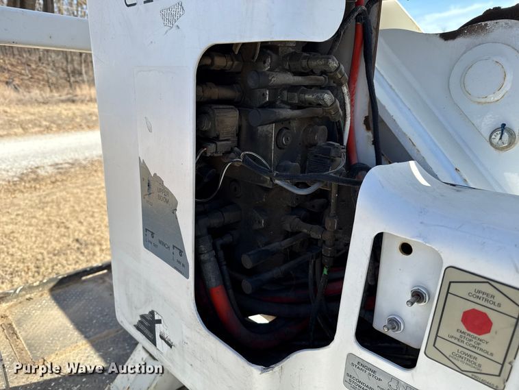 image for item ES5725 2019 International 4300  bucket truck