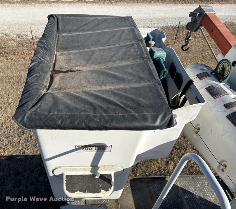 image for item ES5725 2019 International 4300  bucket truck