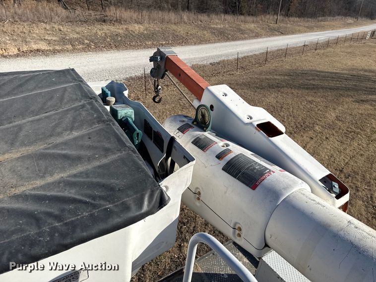 image for item ES5725 2019 International 4300  bucket truck