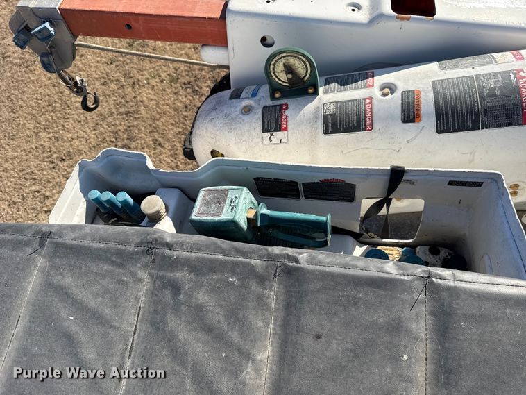 image for item ES5725 2019 International 4300  bucket truck