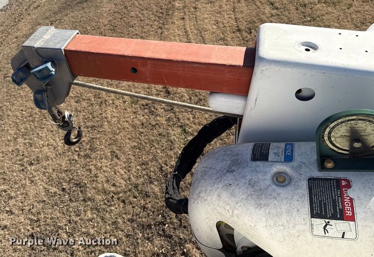 image for item ES5725 2019 International 4300  bucket truck