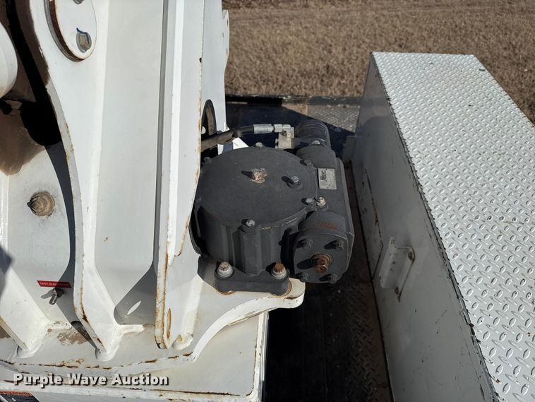 image for item ES5725 2019 International 4300  bucket truck