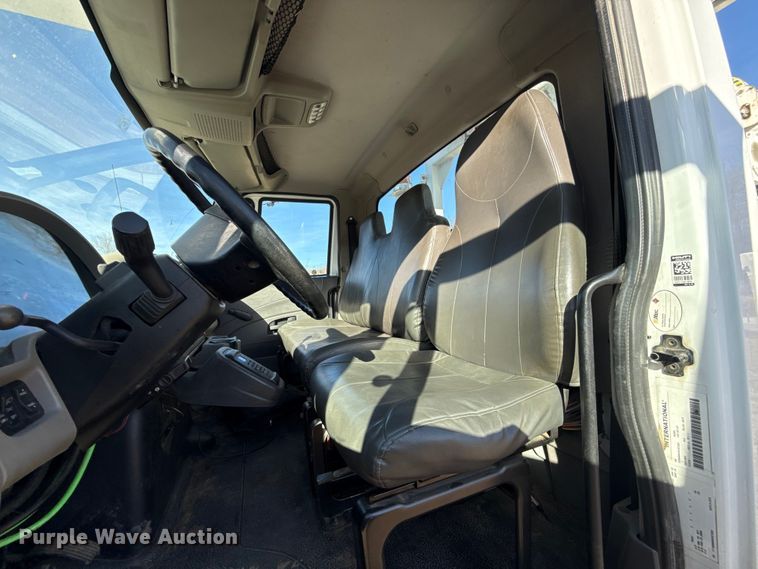 image for item ES5725 2019 International 4300  bucket truck