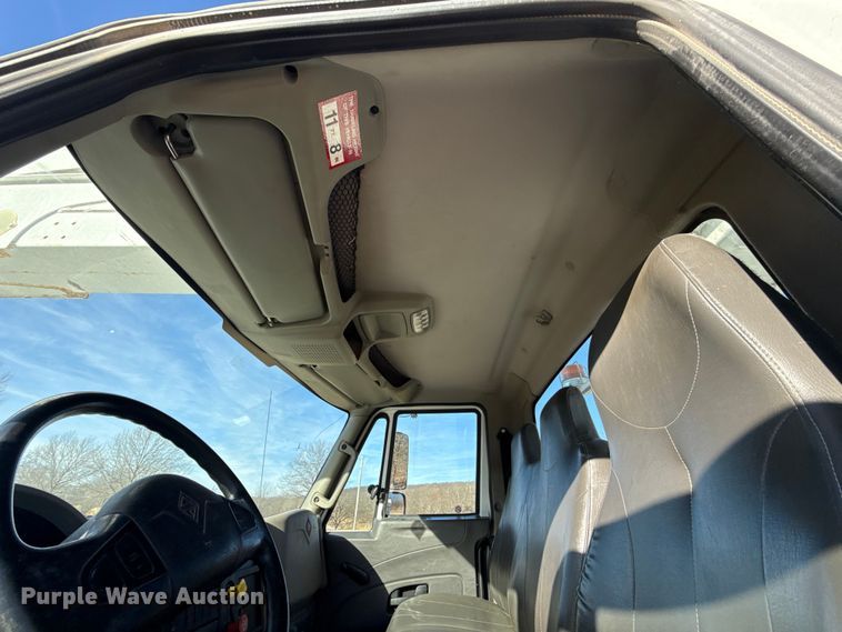 image for item ES5725 2019 International 4300  bucket truck