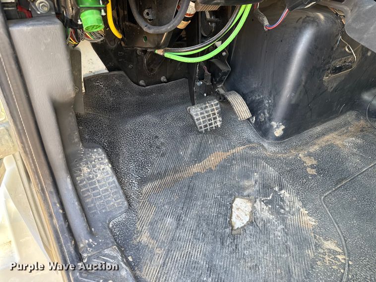 image for item ES5725 2019 International 4300  bucket truck