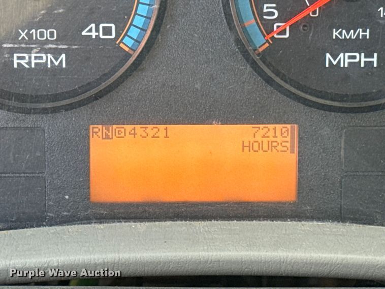 image for item ES5725 2019 International 4300  bucket truck