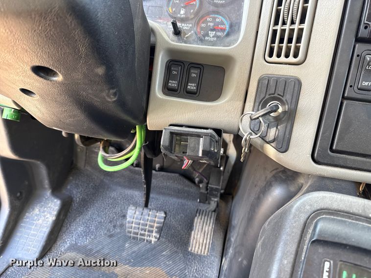 image for item ES5725 2019 International 4300  bucket truck