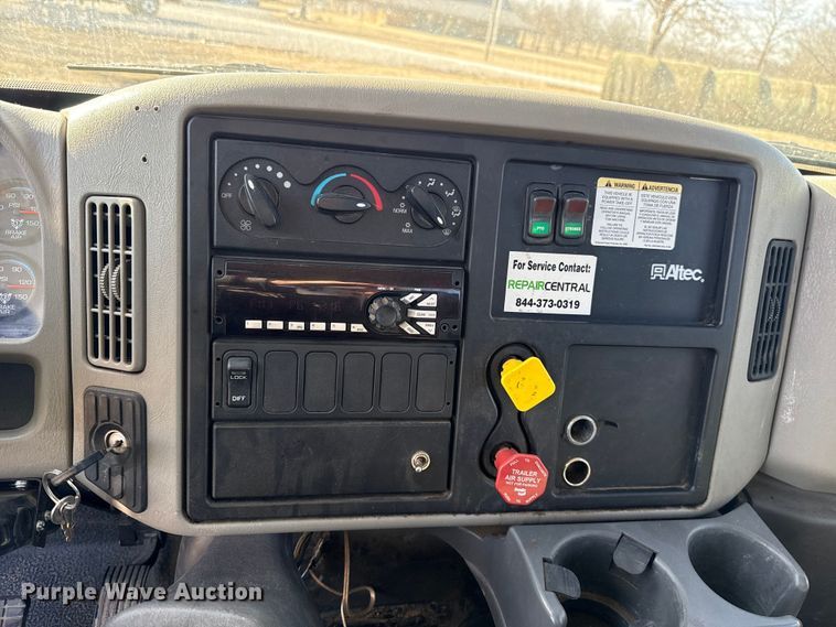 image for item ES5725 2019 International 4300  bucket truck