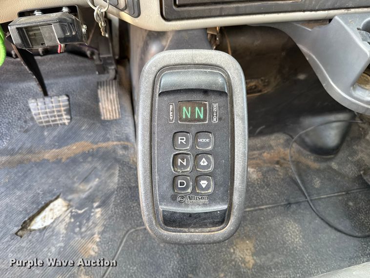 image for item ES5725 2019 International 4300  bucket truck