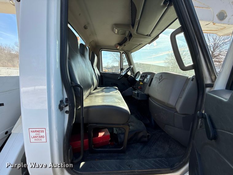 image for item ES5725 2019 International 4300  bucket truck