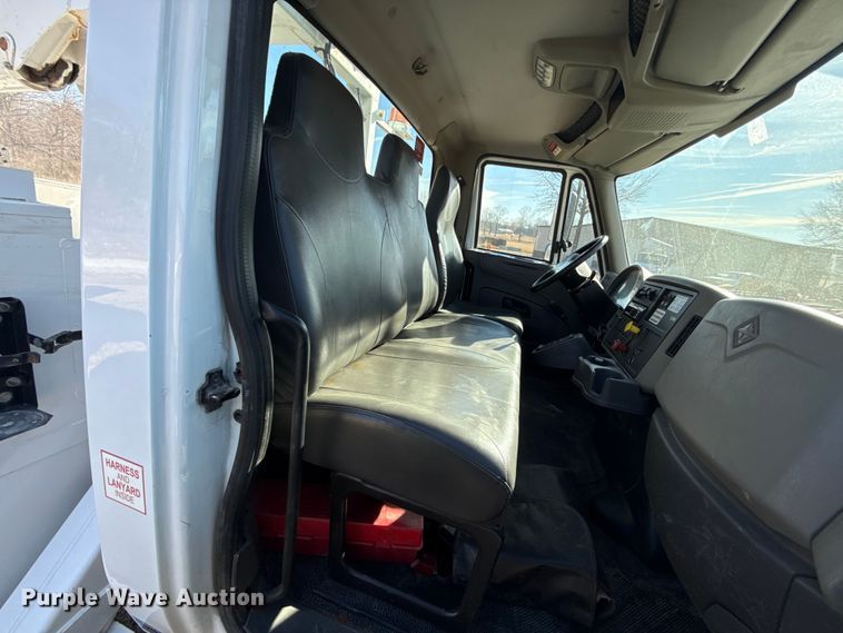 image for item ES5725 2019 International 4300  bucket truck