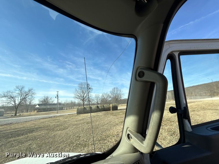 image for item ES5725 2019 International 4300  bucket truck