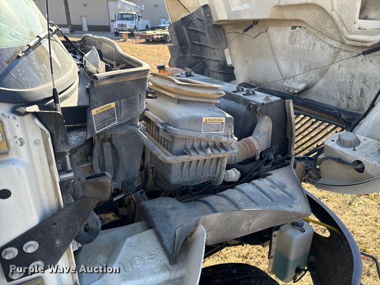 image for item ES5725 2019 International 4300  bucket truck