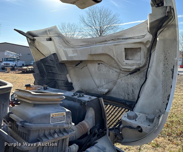 image for item ES5725 2019 International 4300  bucket truck